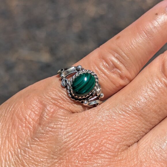 Navajo Malachite Stone Oval Ring Native American Handmade‎ Jewelry Sz 6.5US *** - Picture 1 of 9